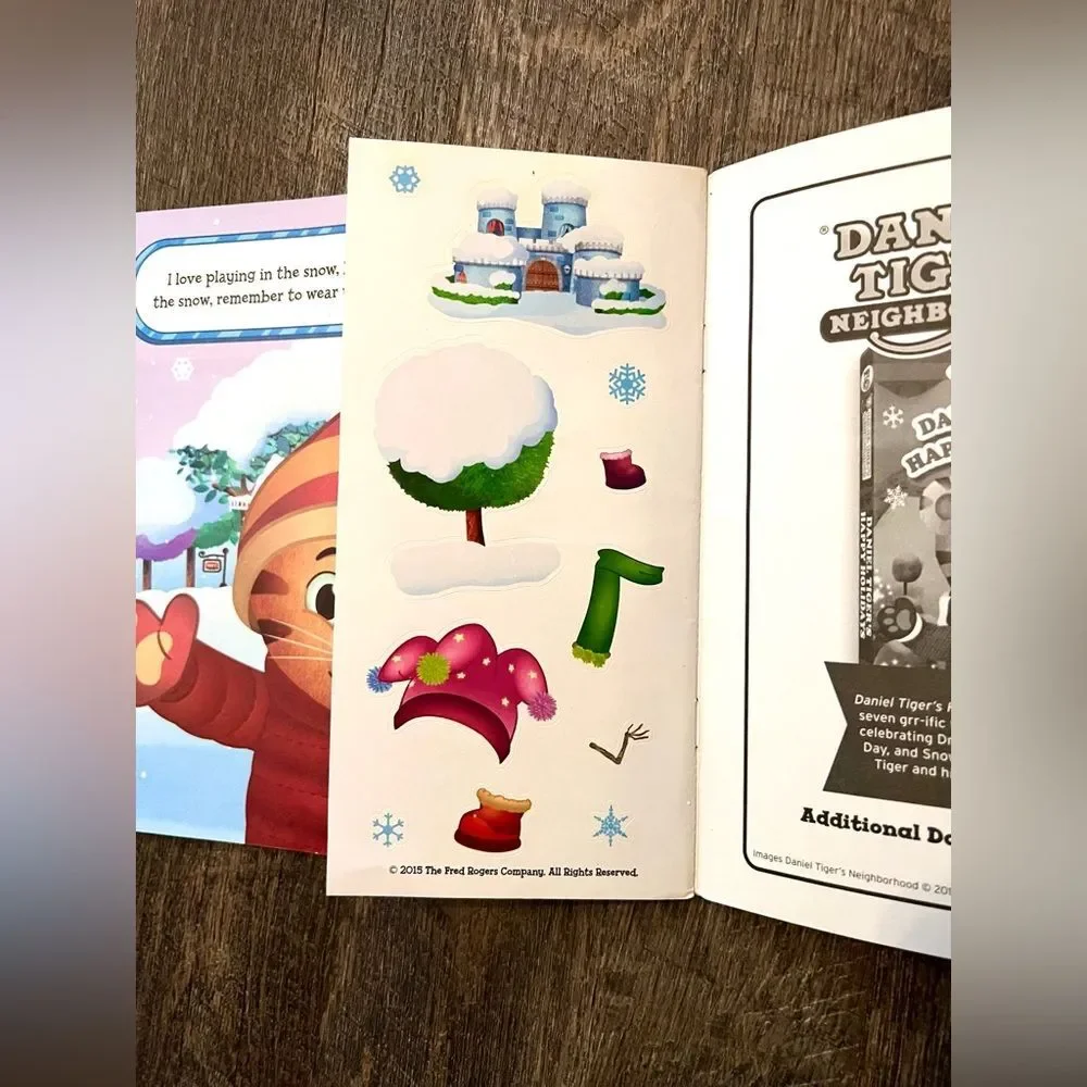Daniel Tiger’s Neighborhood Daniel Plays in the Snow Kids Book + 35 Stickers